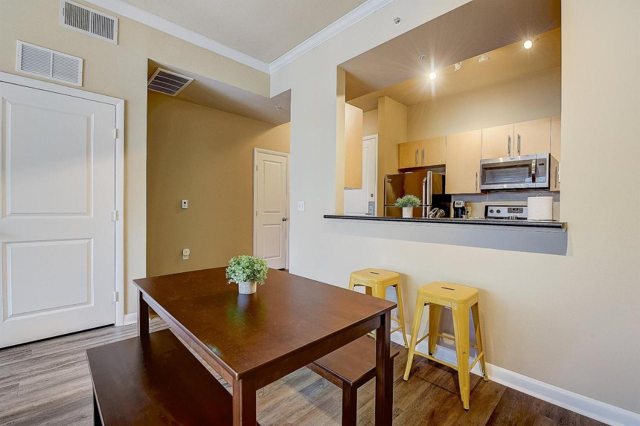 Frontdesk Oakwood Residence Apts Uptown Dallas Luaran gambar