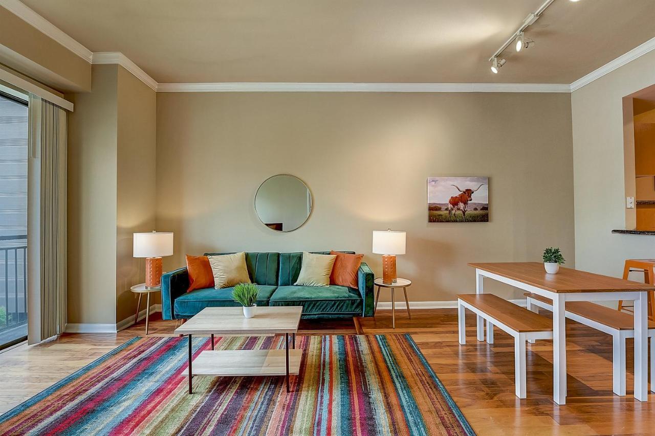 Frontdesk Oakwood Residence Apts Uptown Dallas Bilik gambar