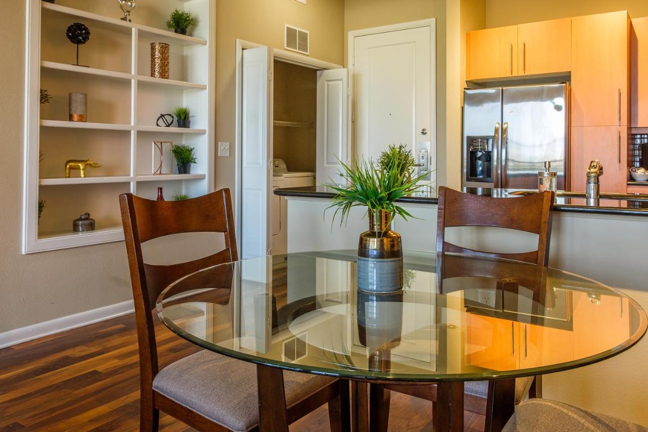 Frontdesk Oakwood Residence Apts Uptown Dallas Luaran gambar